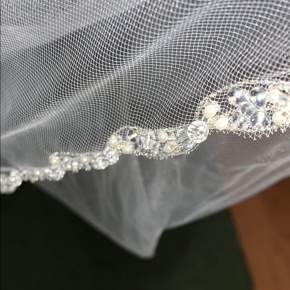 Hand beaded tulle wedding veil, cathedral length - Picture 5 of 9